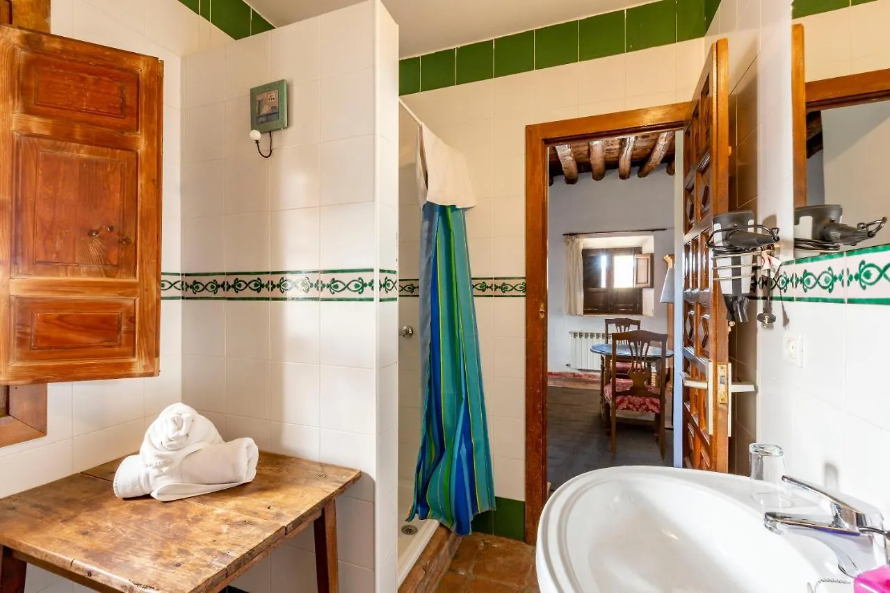 Almazara De Paulenca Guest House 0*,